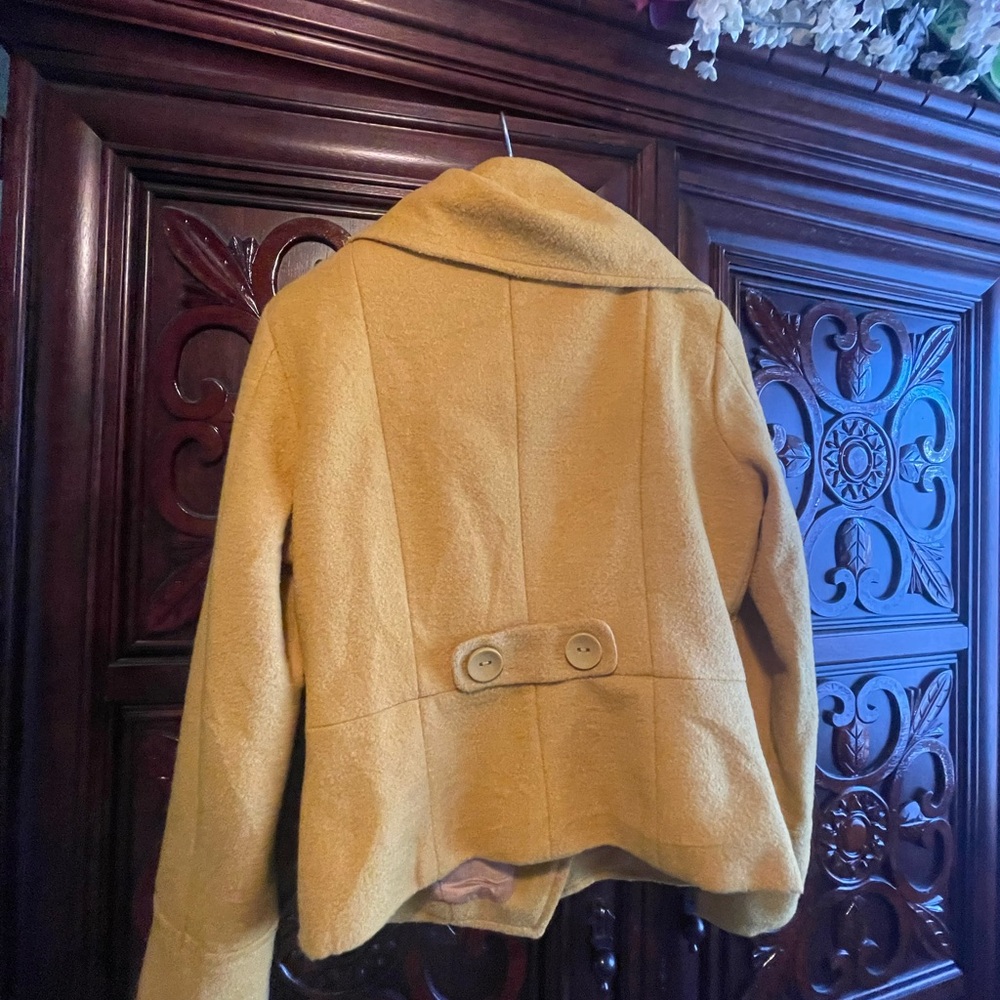Stylish Yellow Double-Breasted Women's Jacket - Picture 2 of 3